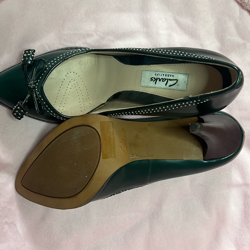 Clark’s brand new narrative pumps, royal green